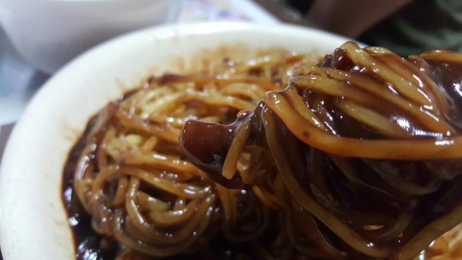 블랙데이 짜장면 먹는날